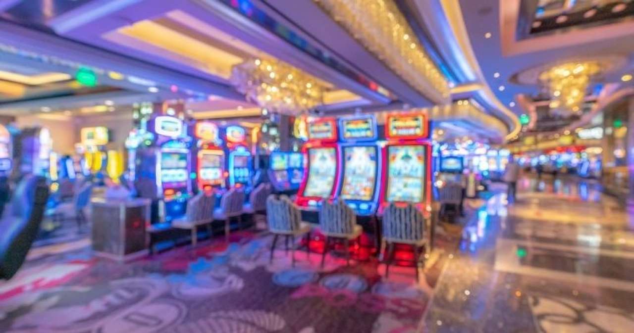 パチンコ店スタッフ