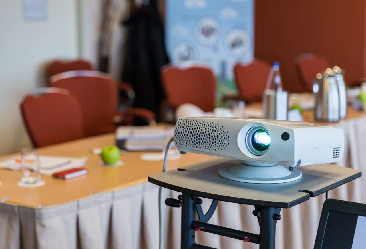 蜿り・・逵・22041342_MotionElements_presentation-room